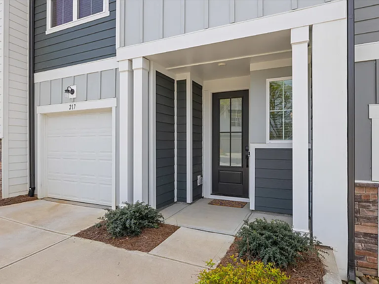 217 Brooks Springs Dr — Photo 2