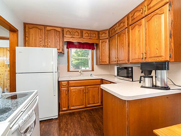 5th image of 4870 Lorraine Ave
