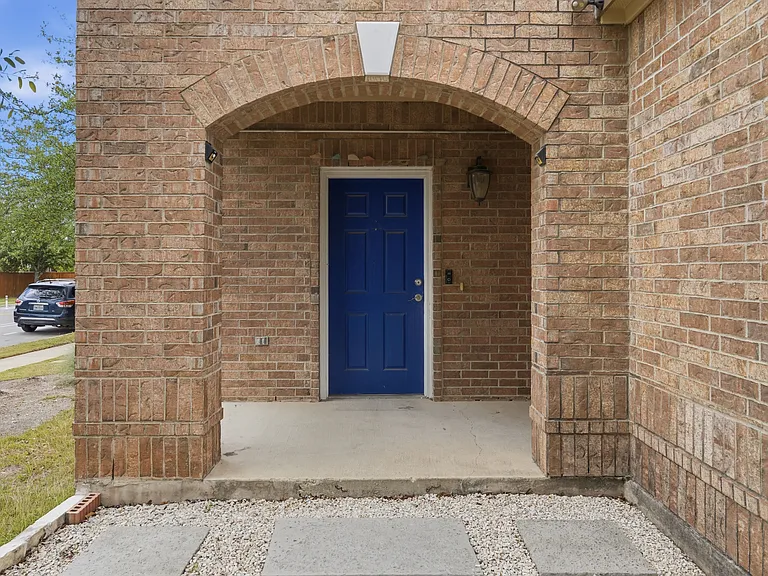 11200 Drumellan St — Photo 43