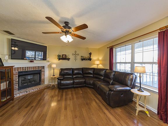 4th image of 606 Pointe Clear Dr
