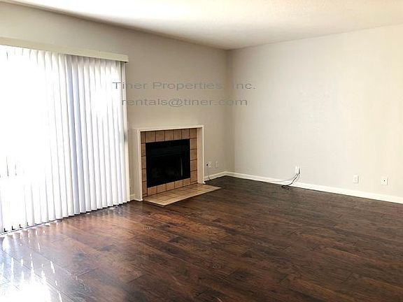 3rd image of 1113 Bell St APT 13