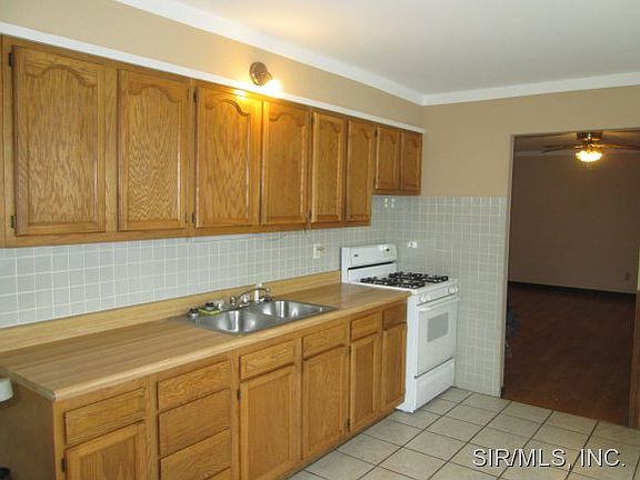 4th image of 2220 Leyden Ave
