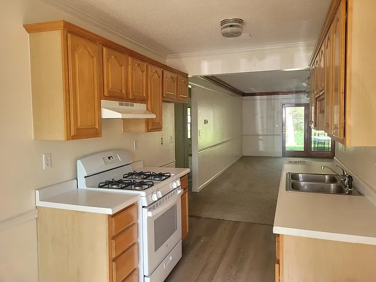 4 Dogwood Ln #4 — Photo 3