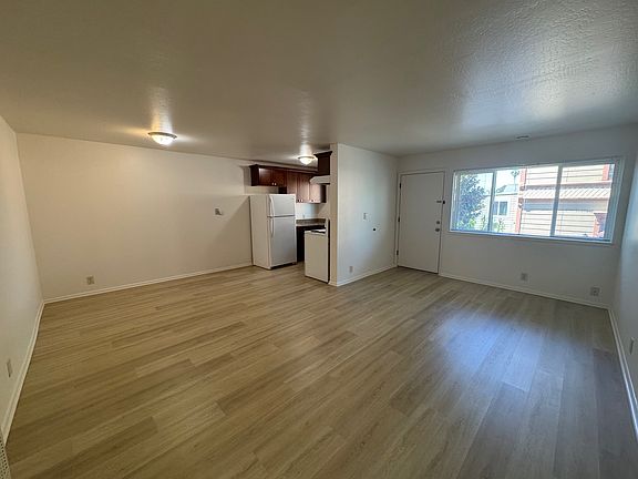 4th image of 2222 Encinal Ave APT D