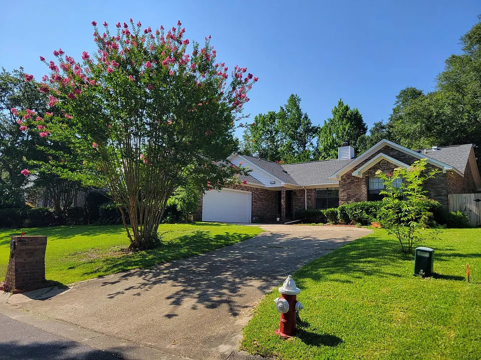 1913 Woodbridge Dr