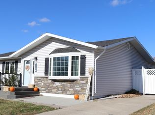 809 16th St NE, Jamestown, ND 58401