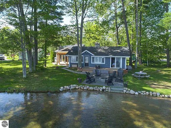 4th image of 8918 Wintergreen Ave