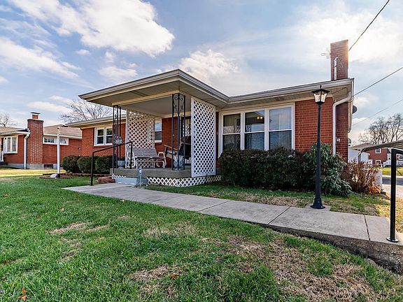3rd image of 5810 Hornbeam Ln