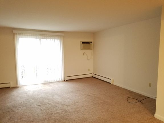 4th image of 21 Losson Garden Dr APT 2
