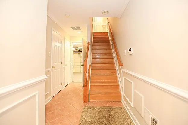 4 bed, 3.5 bath, 2275 sqft, $5,950 — Photo 4