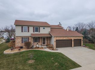 3413 Windmill Rd, Bloomington, IL 61704