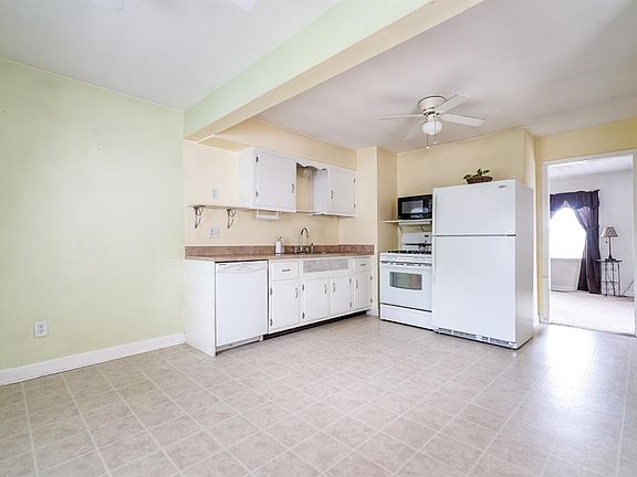 4th image of 2421 Roosevelt Blvd