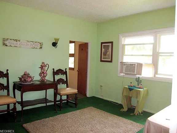 5th image of 8 Lodge Dr