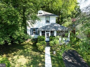 809 Green Ln, Secane, PA 19018