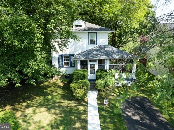 809 Green Ln, Secane, PA 19018