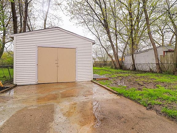 4th image of 13607 Bennington Ave