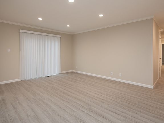 4th image of 849 Bermuda Dr APT 2