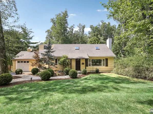 565 Hillside Ave, Allendale, NJ 07401