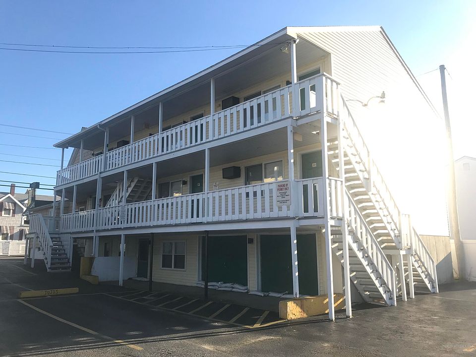 1st image of 70-72 E Grand Ave #110