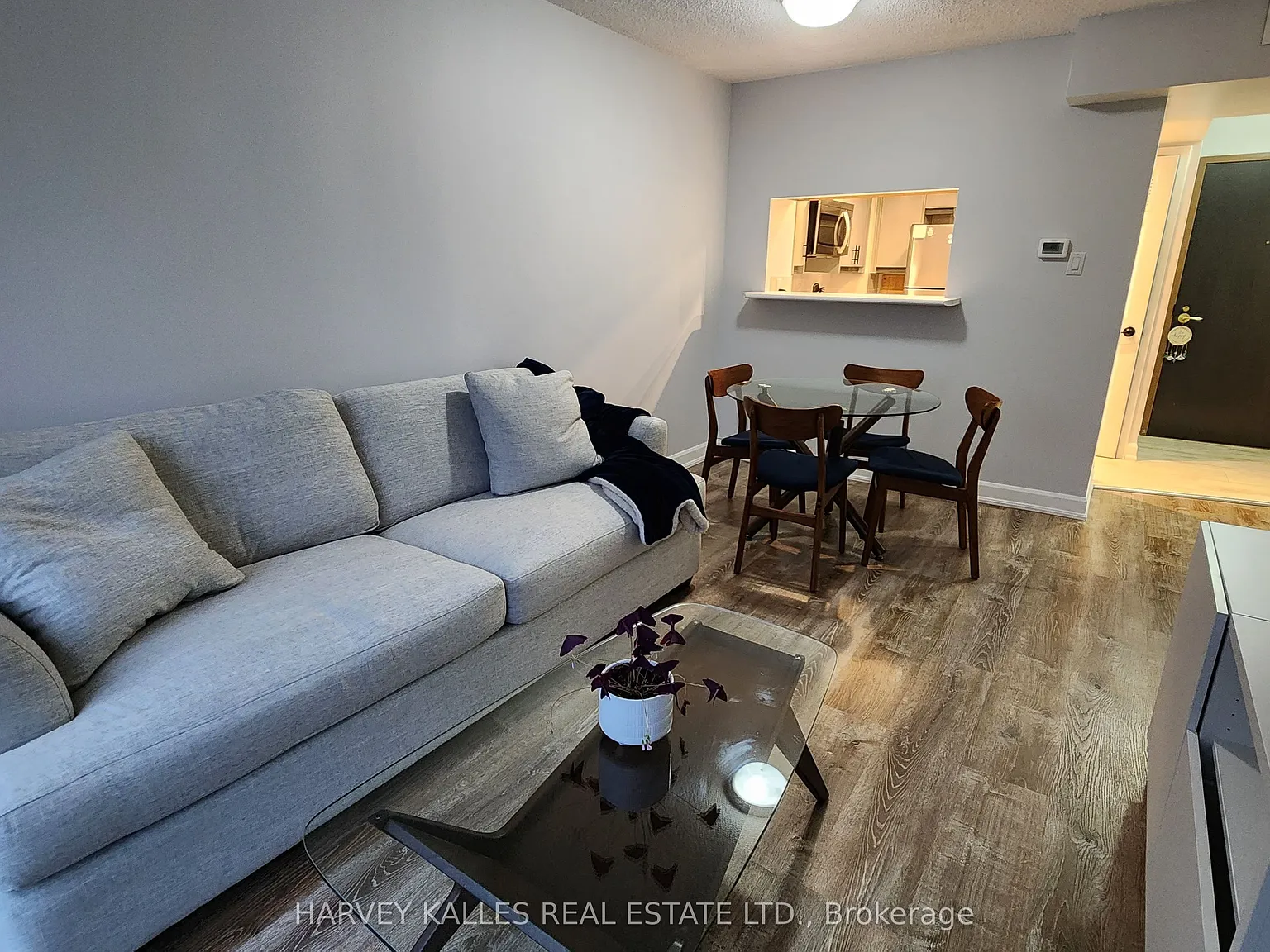 Broadway Plaza Condominiums — Photo 4