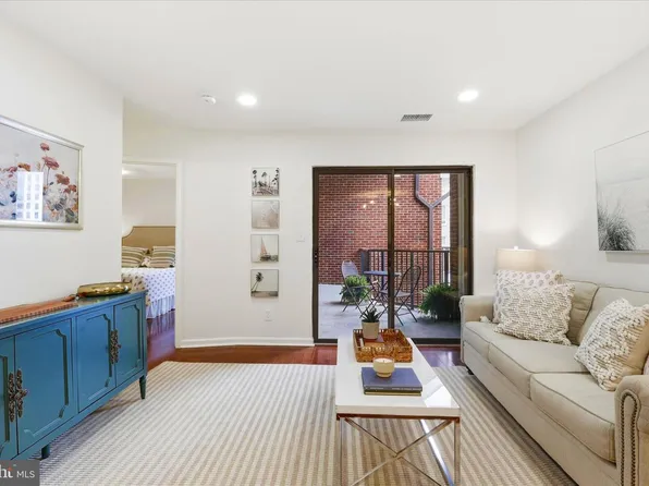1020 N Stafford St APT 405, Arlington, VA 22201