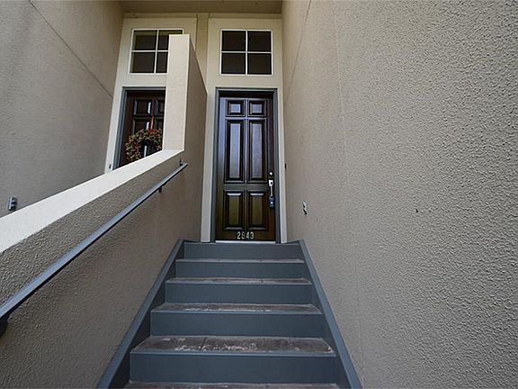 2nd image of 2943 Sackett St