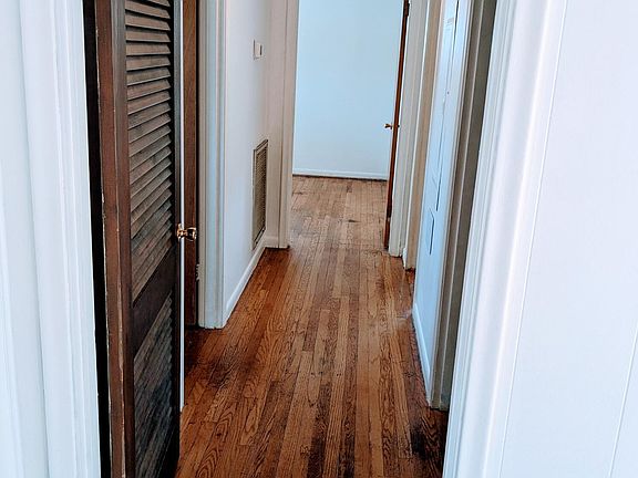 5th image of 839 Darryl Ln