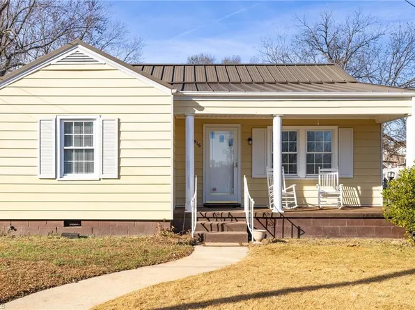 916 Forest St, Reidsville, NC 27320
