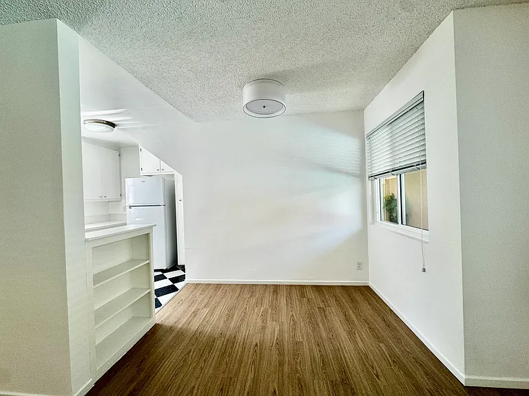 934 N Gardner St #6 — Photo 7