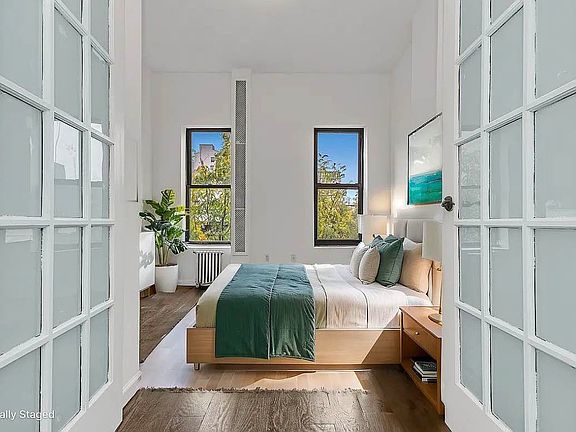 4th image of 32 Garnet St APT 2R