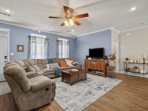 5th image of 61 Rebecca Ln