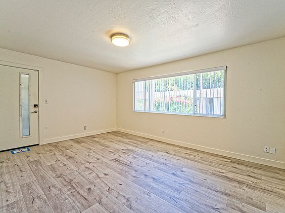 4th image of 465 Calderon Ave APT 23