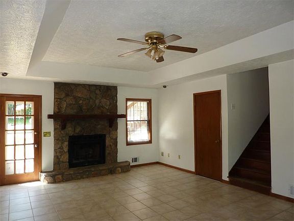 3rd image of 1521 Marble Way