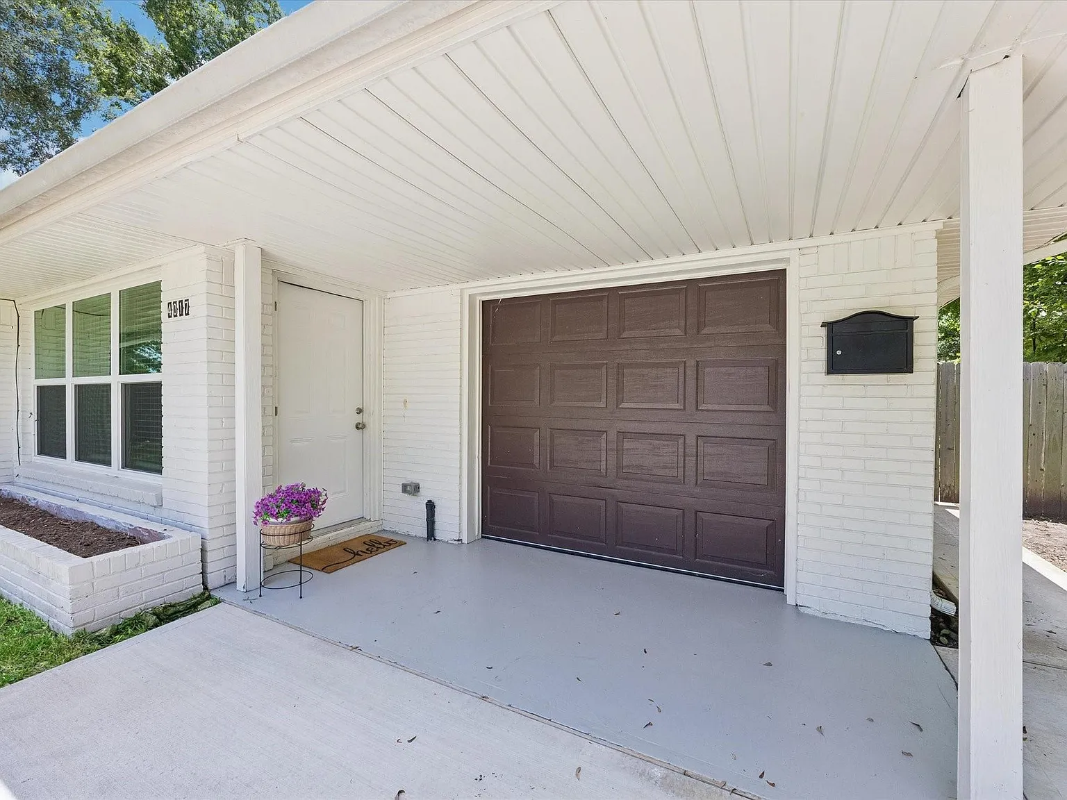 2 bed, 2.0 bath, 1183 sqft, $2,100 — Photo 2