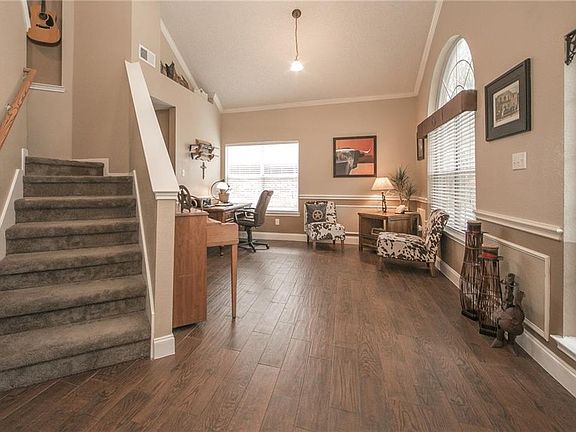 5th image of 835 Parkview Cir