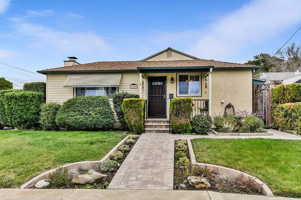 20206 Sapphire St photo 1