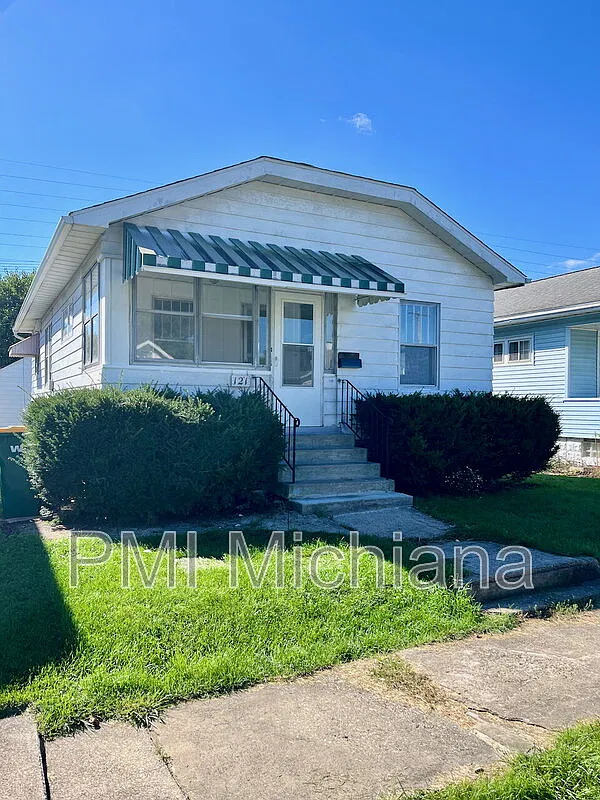 2 bed, 1.0 bath, 814 sqft, $1,100 — Photo 1