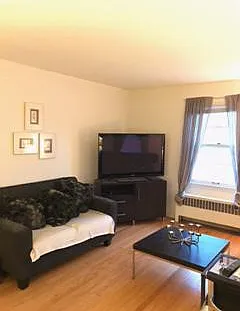 225 E Henry Clay St — Photo 3