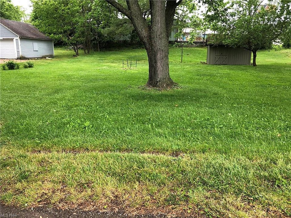 2nd image of Maple Ave NE
