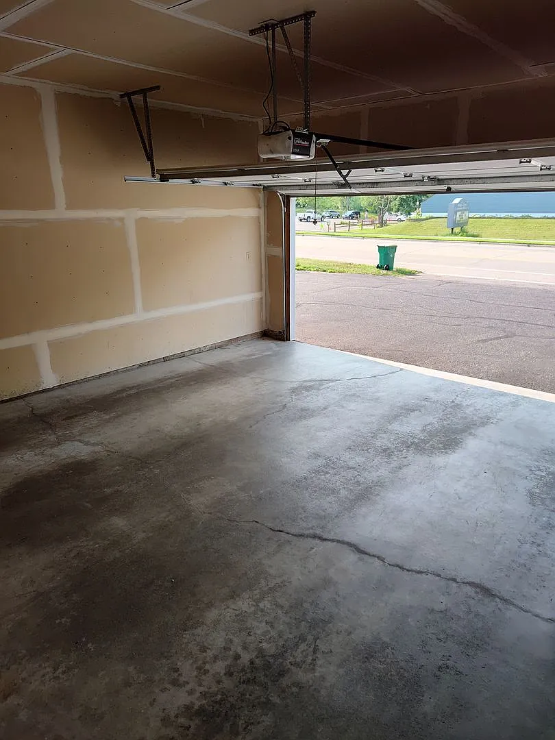 3 Bedroom, 2 bathroom twin home in Oakdale — Photo 3