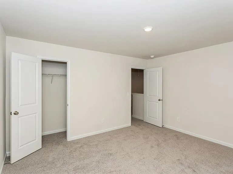 668 Mackenzie Cv — Photo 24