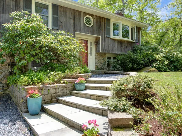 99 Pebble Lane, North Falmouth, MA 02556