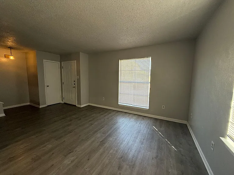 4503 Hunt Cir — Photo 5
