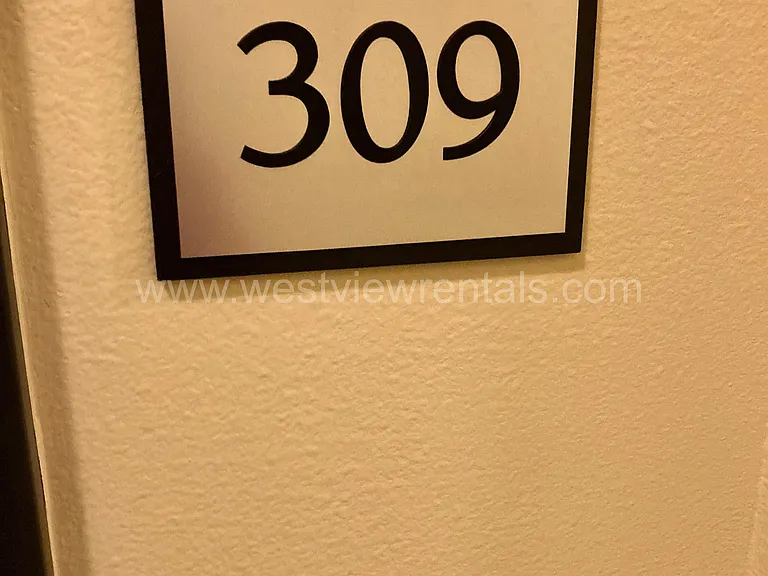 200 E Maple St — Photo 63