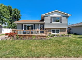 425 N 6th St, Eldridge, IA 52748
