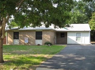 302 E Alamo St, Terrell, TX 75160