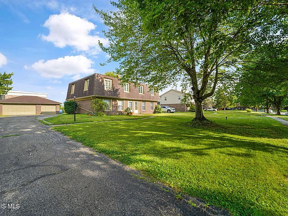 3rd image of 5731 Cresthaven Ln