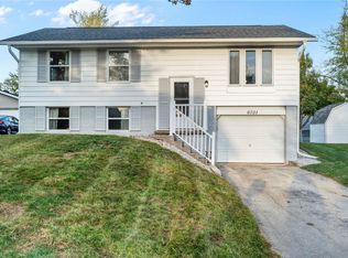 6701 Arbor Ln NE, Cedar Rapids, IA 52402