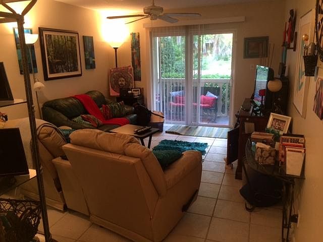 2nd image of 637 E Harwood St APT 2