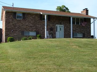 423 Kittle St, Williamstown, WV 26187